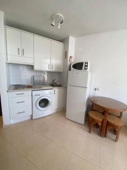 En La Carihuela Apartment *